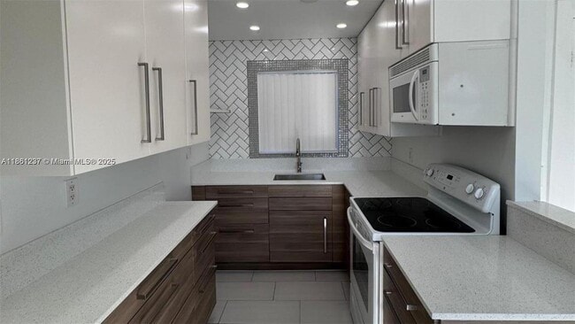 property at 2415 Thomas St