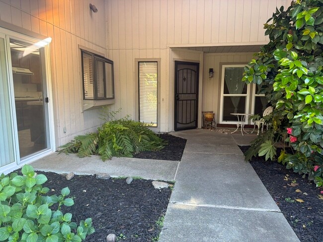 8016 Sawgrass Cir in Citrus Heights, CA - Building Photo - Building Photo