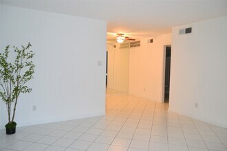 845 Augusta Dr in Houston, TX - Building Photo - Building Photo