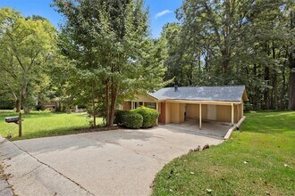 3065 Tara Woods Dr in Douglasville, GA - Building Photo - Building Photo