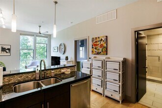 1320 Robert Browning St in Austin, TX - Building Photo - Building Photo