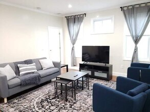 332 Stegman Pkwy-Unit -1 in Jersey City, NJ - Building Photo - Building Photo