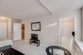 1021 Arlington Blvd, Unit 811 in Arlington, VA - Building Photo - Building Photo