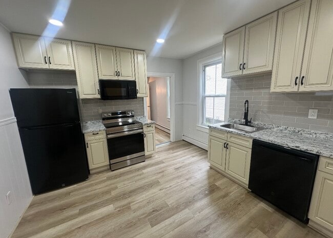 84 Hope St, Unit 1