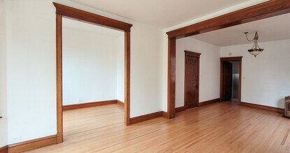 2248 W Iowa St in Chicago, IL - Building Photo - Building Photo