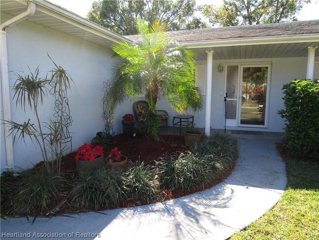 2641 Greenacre Dr in Sebring, FL - Foto de edificio - Building Photo