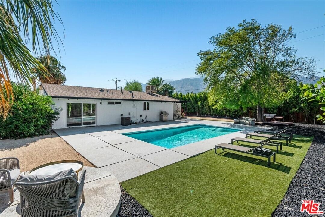 1808 E Francis Dr in Palm Springs, CA - Building Photo
