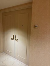 5025 Collins Ave in Miami Beach, FL - Building Photo - Building Photo