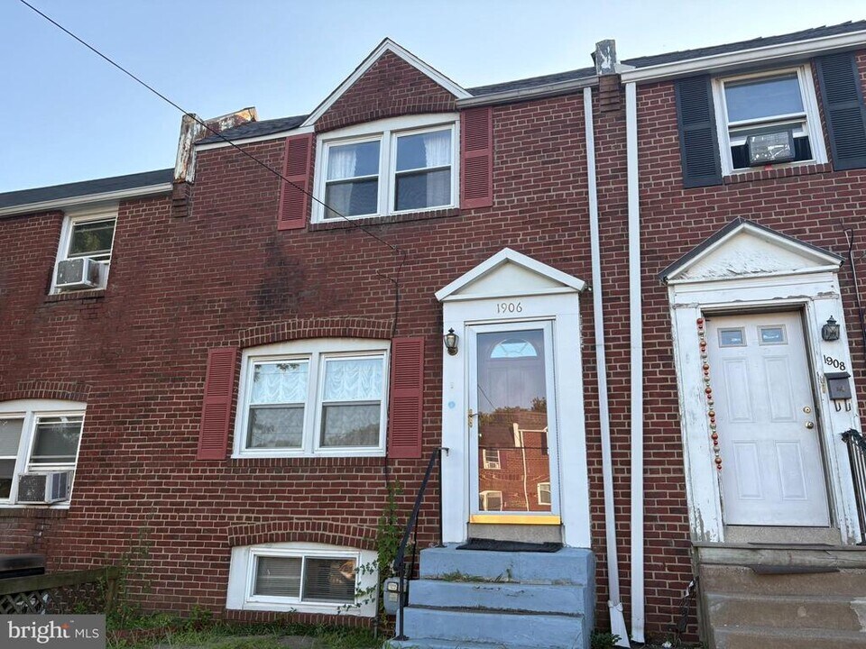 1906 Lakeview Rd in Wilmington, DE - Foto de edificio