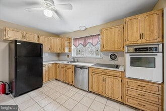 76 Birch Ln in Paoli, PA - Building Photo - Building Photo