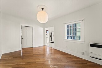 1069 Laguna Ave in Los Angeles, CA - Building Photo - Building Photo