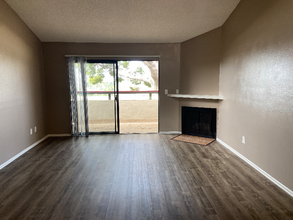 2151 Pacific Ave in Costa Mesa, CA - Foto de edificio - Building Photo
