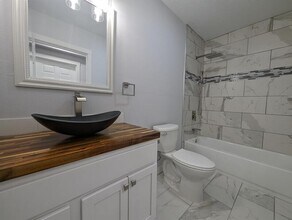 413 Jefferson St in Pella, IA - Foto de edificio - Building Photo