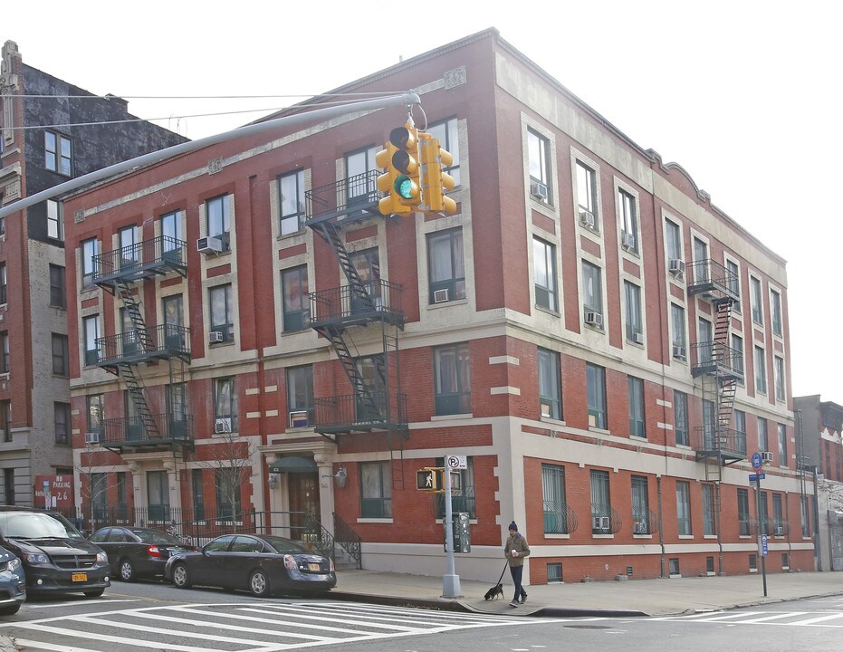 471 Vanderbilt Ave in Brooklyn, NY - Building Photo