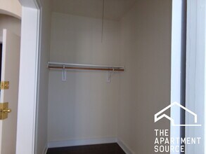 6916 N Lakewood Ave, Unit 407 in Chicago, IL - Building Photo - Building Photo