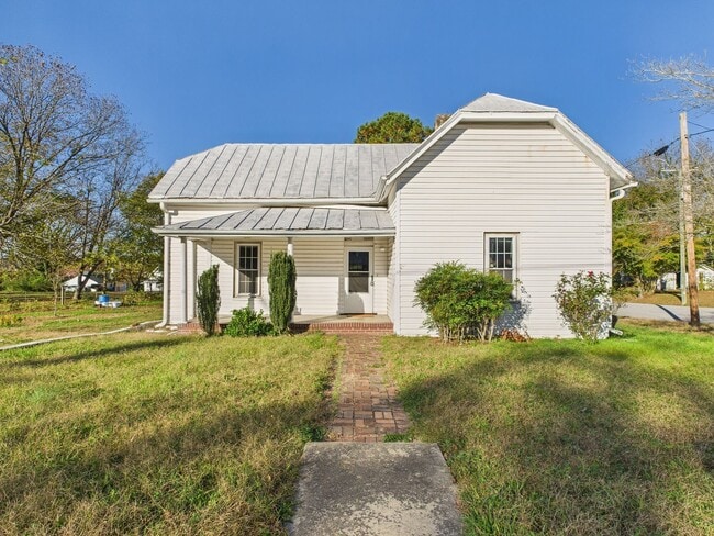 315 High St in Lawrenceville, VA - Building Photo - Building Photo