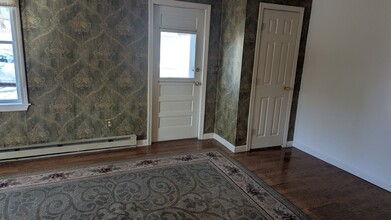 1 Thayer St in Oxford, MA - Building Photo - Building Photo