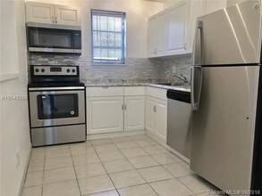 421 NE 1st St-Unit -101 in Hallandale Beach, FL - Building Photo - Building Photo