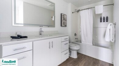 1950 Mayfair St, Unit 1021 in Naples, FL - Foto de edificio - Building Photo