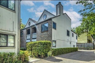 1114 Augusta Dr in Houston, TX - Building Photo