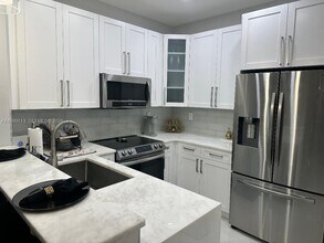 7690 S Southwood Cir in Davie, FL - Building Photo - Building Photo