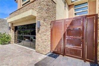 64 Grey Feather Dr in Las Vegas, NV - Building Photo - Building Photo