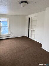 33 Pilgrim Ave in Waterbury, CT - Building Photo - Building Photo