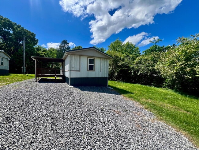 1012 Ross Ln in Clarksville, TN - Building Photo - Building Photo
