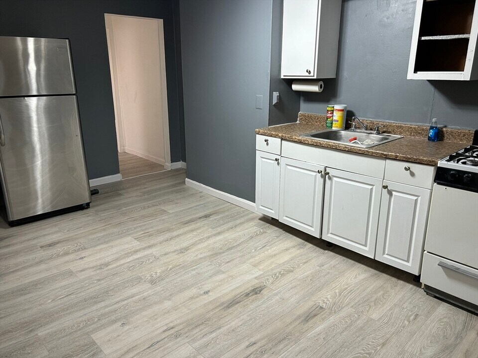 14 Monument Sq in Boston, MA - Building Photo