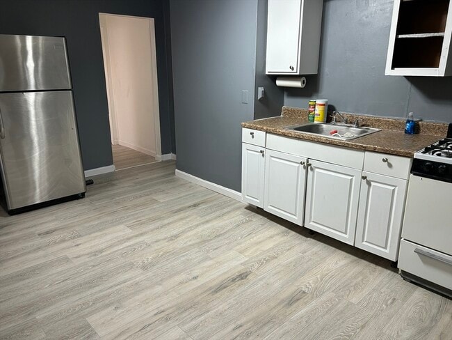 property at 14 Monument Sq