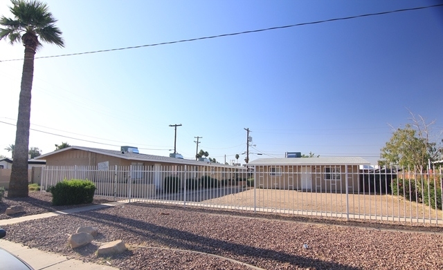 2220 W Devonshire Ave in Phoenix, AZ - Building Photo