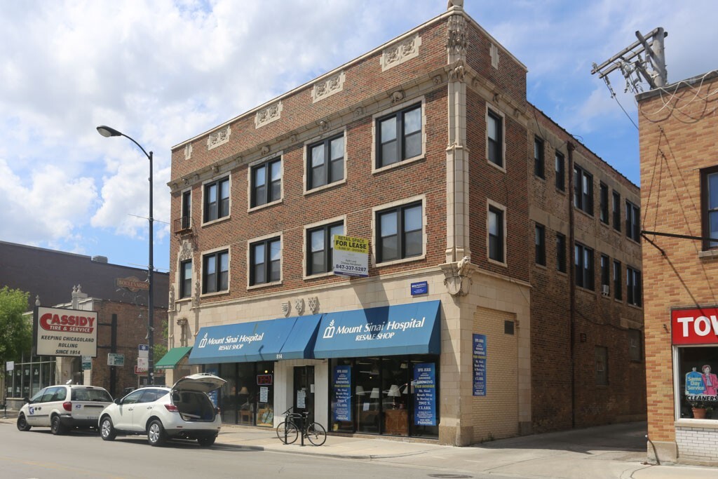 821 W Diversey Pkwy in Chicago, IL - Building Photo