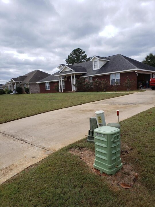 83 Hannah Rd in Daleville, AL - Foto de edificio