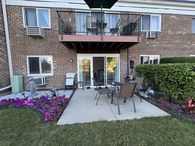 10385 Dearlove Rd in Glenview, IL - Building Photo - Building Photo