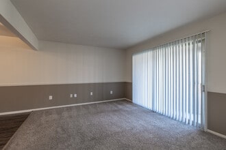 Waters Edge Estates in New Baltimore, MI - Foto de edificio - Interior Photo