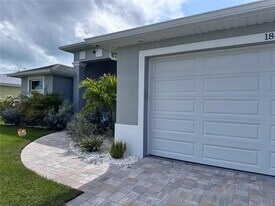 186 Fairway Rd in Rotonda West, FL - Building Photo