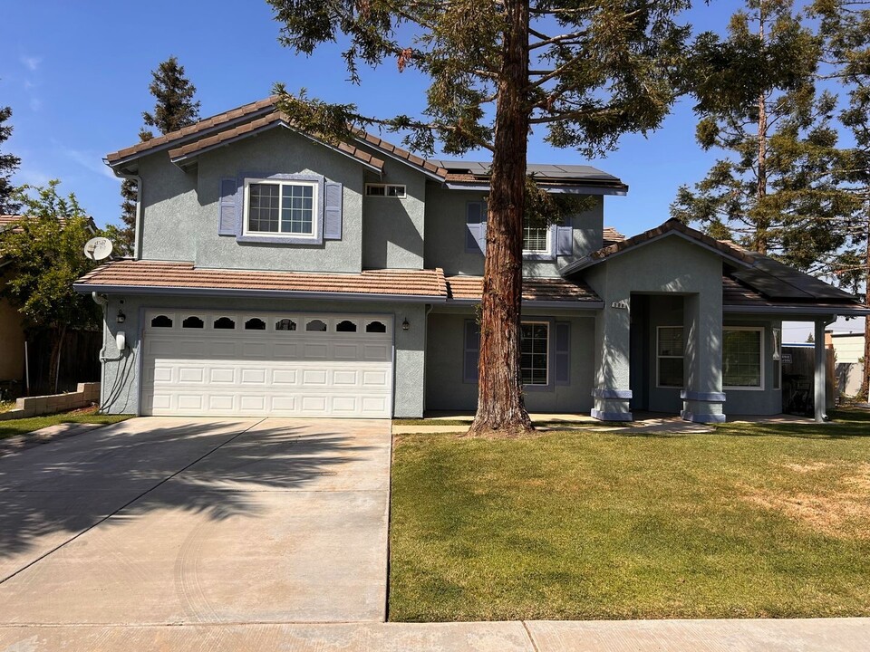 508 W Kimball Ave in Visalia, CA - Building Photo