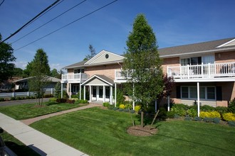 Fairfield At Deer Park in Deer Park, NY - Foto de edificio - Building Photo