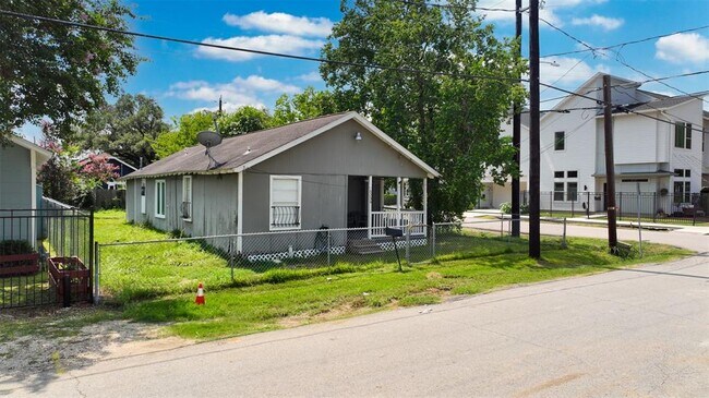 5239 Kiam St in Houston, TX - Building Photo - Building Photo