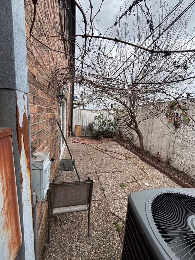 2710 Briarhurst Dr