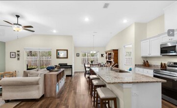7941 Huntington Creek Ln in Bellview, FL - Building Photo - Building Photo