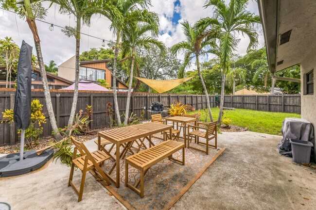 2924 NW 69th Ct in Fort Lauderdale, FL - Building Photo - Building Photo