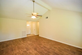 3003 Old Fort Rd in Sugar Land, TX - Building Photo - Building Photo