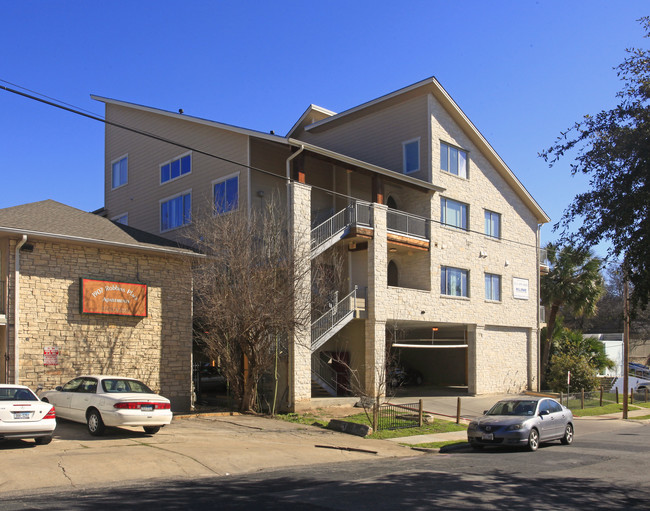 1905 Robbins in Austin, TX - Building Photo - Building Photo