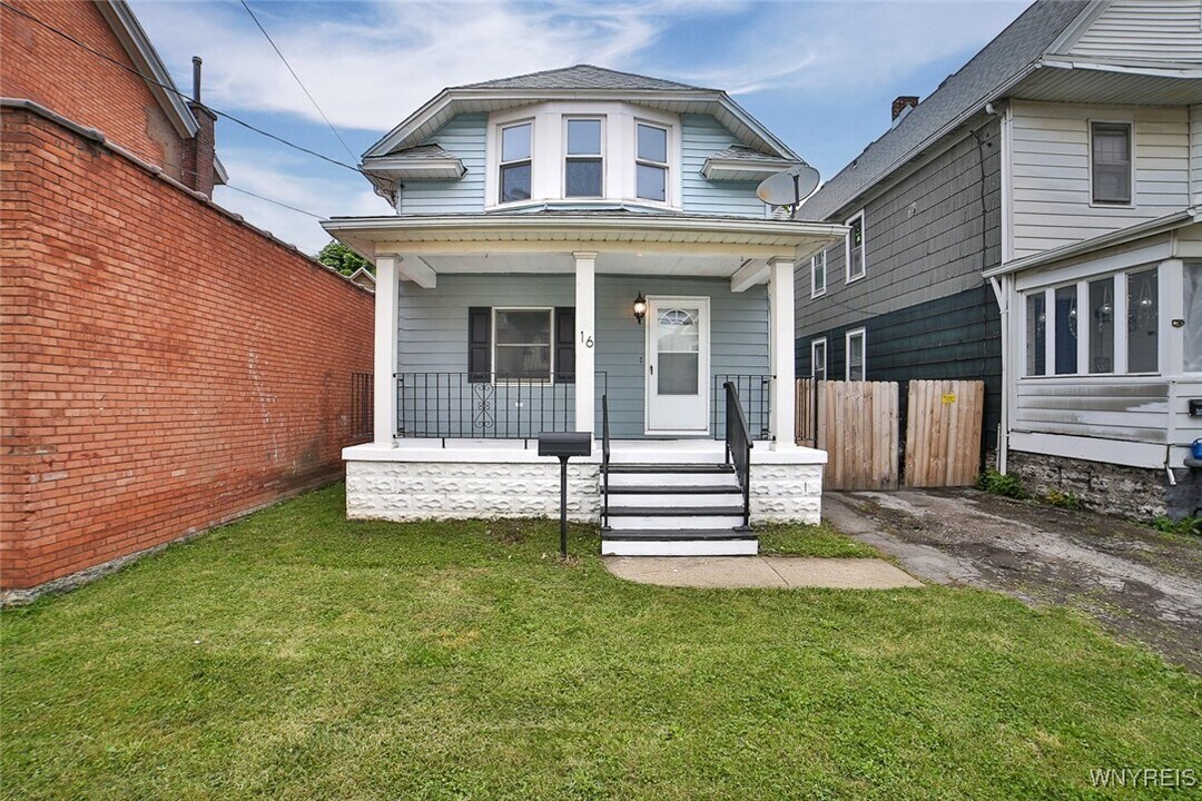 16 Mesmer Ave in Buffalo, NY - Building Photo