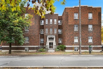 MacConnor Apartments in Ottawa, ON - Building Photo - Building Photo
