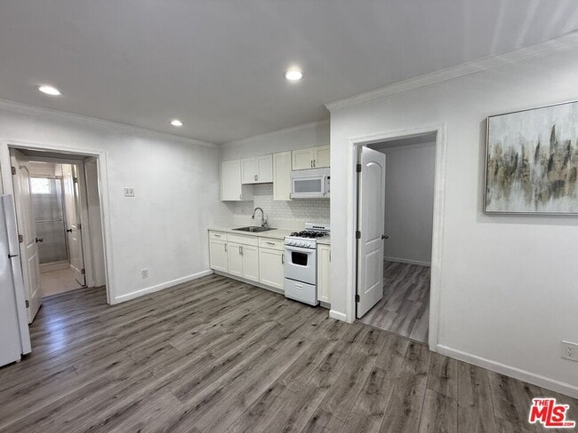 2922 S Budlong Ave in Los Angeles, CA - Building Photo - Building Photo
