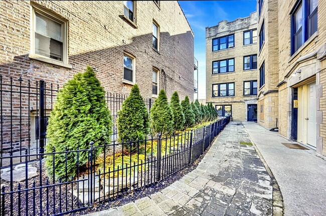 property at 3155 W Augusta Blvd