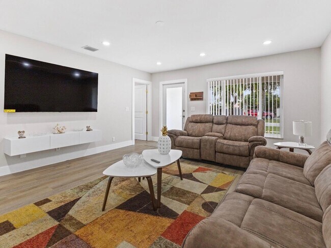 1322 Riverside Cir in Wellington, FL - Building Photo - Building Photo