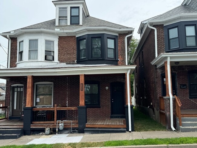 322 St John St in Easton, PA - Foto de edificio - Building Photo